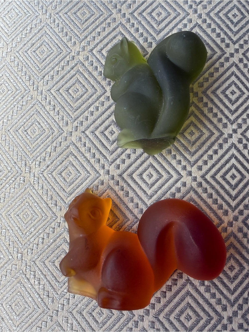 VTG Fostoria Glass Squirrel Figurine - Orange and Green (2) - Picture 4 of 8